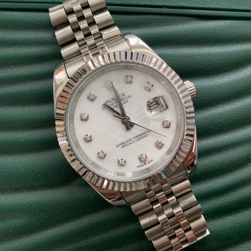 Like new watch